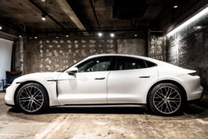 タイカン パフォーマンスバッテリープラス 4+1シート