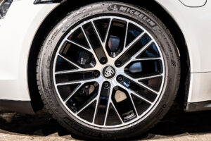 タイカン パフォーマンスバッテリープラス 4+1シート