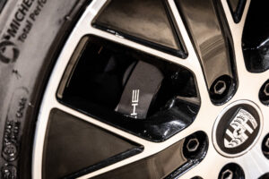 タイカン パフォーマンスバッテリープラス 4+1シート