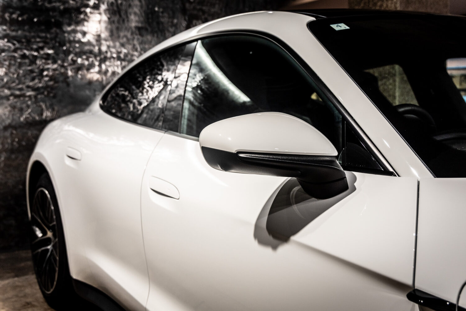 タイカン パフォーマンスバッテリープラス 4+1シート