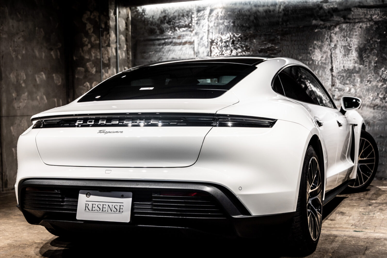 タイカン パフォーマンスバッテリープラス 4+1シート