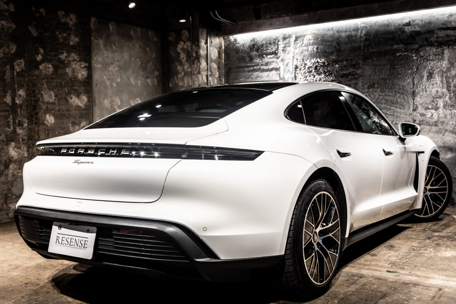 タイカン パフォーマンスバッテリープラス 4+1シート