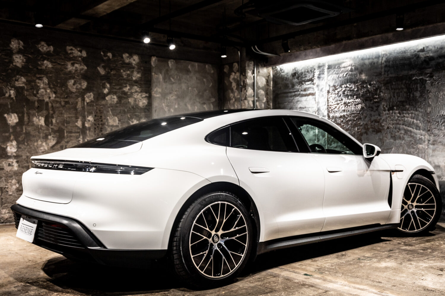 タイカン パフォーマンスバッテリープラス 4+1シート