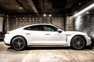 タイカン パフォーマンスバッテリープラス 4+1シート