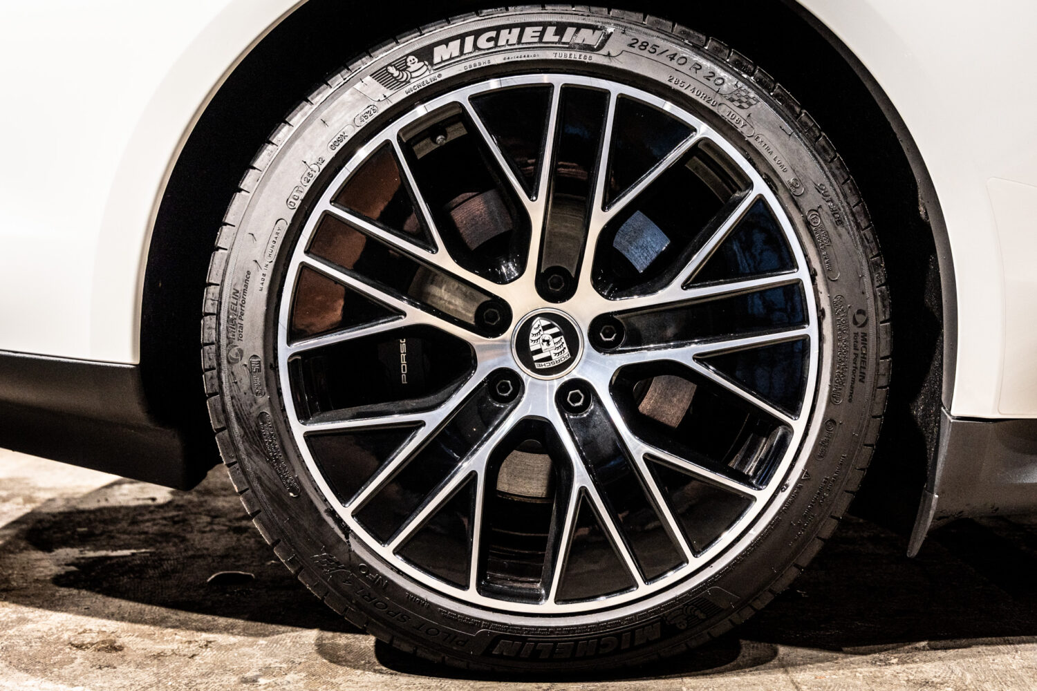 タイカン パフォーマンスバッテリープラス 4+1シート