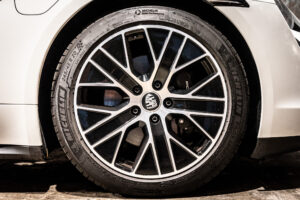 タイカン パフォーマンスバッテリープラス 4+1シート