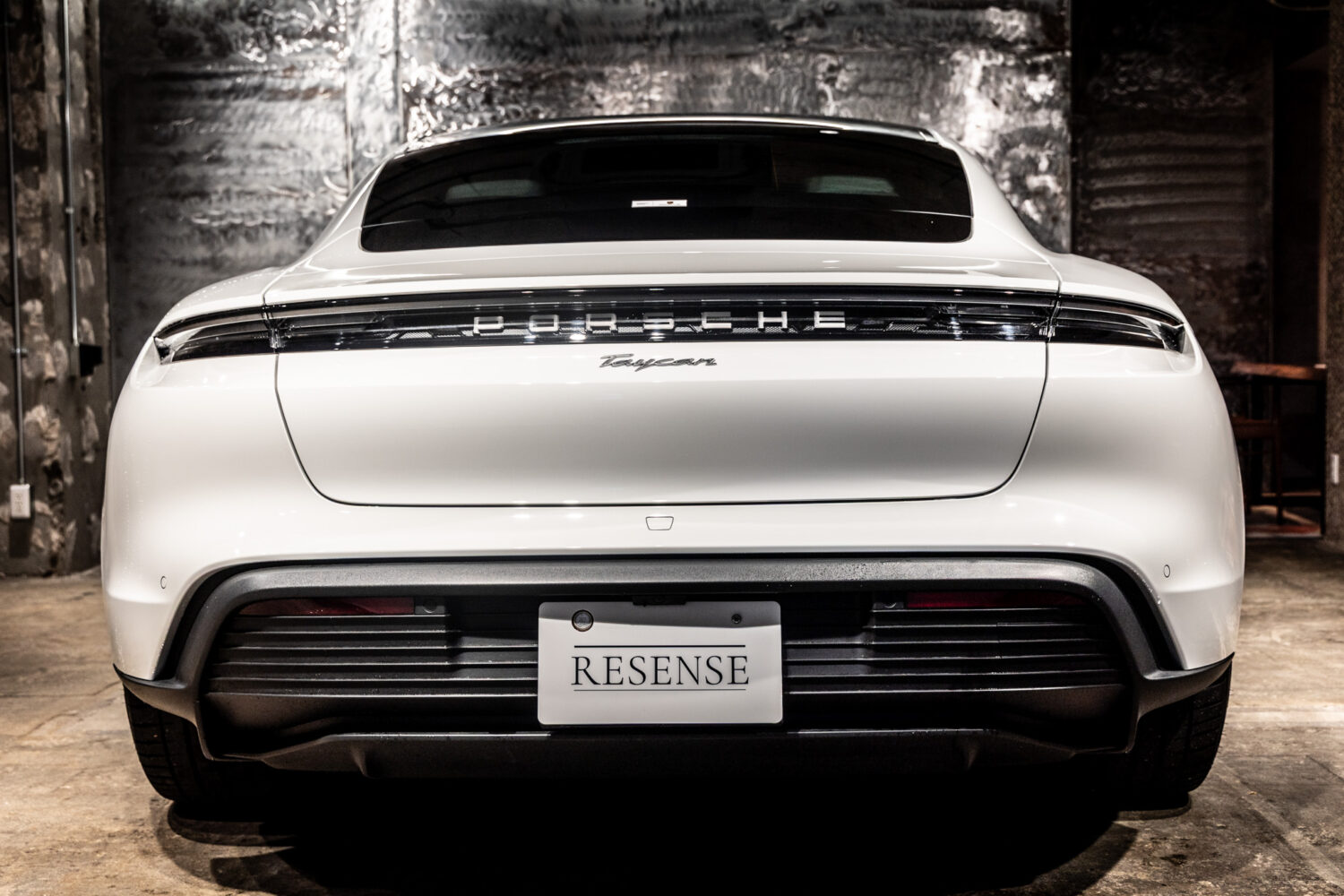 タイカン パフォーマンスバッテリープラス 4+1シート