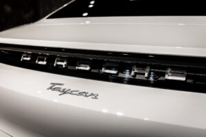 タイカン パフォーマンスバッテリープラス 4+1シート