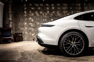 タイカン パフォーマンスバッテリープラス 4+1シート