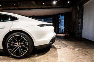 タイカン パフォーマンスバッテリープラス 4+1シート