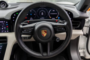 タイカン パフォーマンスバッテリープラス 4+1シート