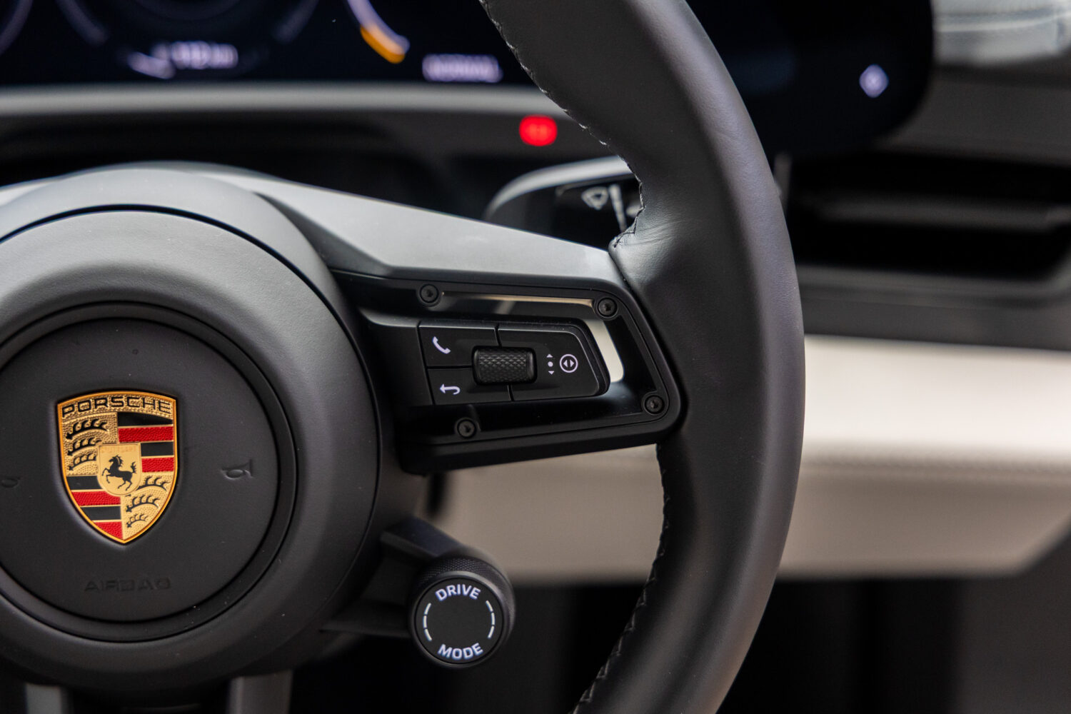 タイカン パフォーマンスバッテリープラス 4+1シート