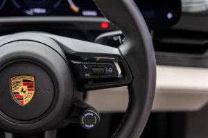 タイカン パフォーマンスバッテリープラス 4+1シート