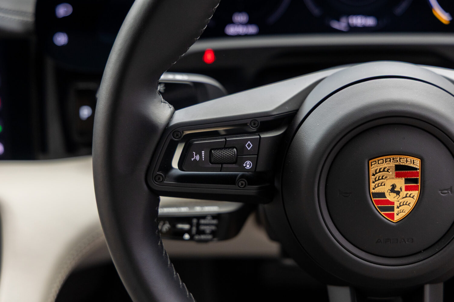 タイカン パフォーマンスバッテリープラス 4+1シート