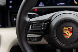 タイカン パフォーマンスバッテリープラス 4+1シート