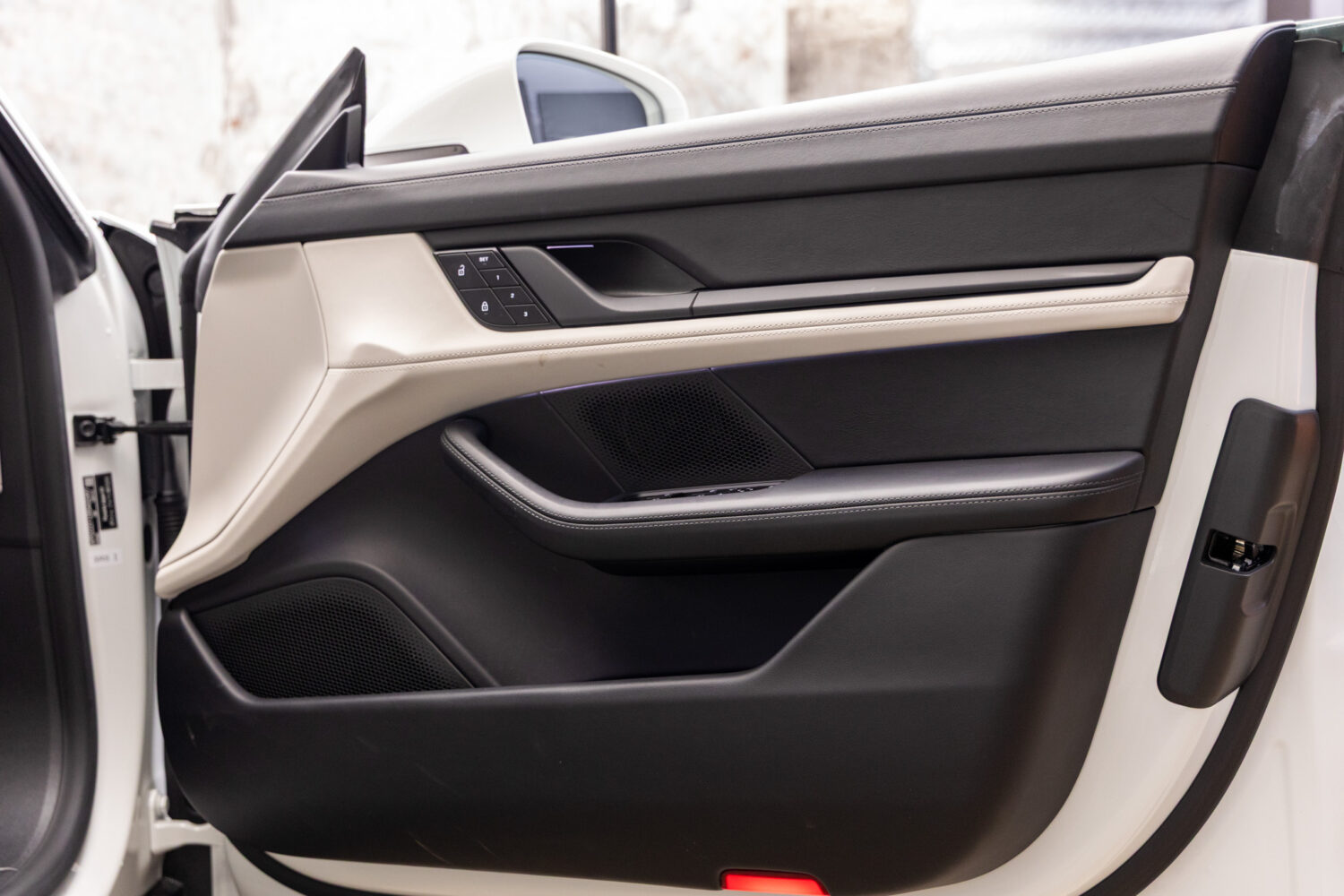 タイカン パフォーマンスバッテリープラス 4+1シート