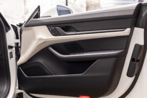 タイカン パフォーマンスバッテリープラス 4+1シート