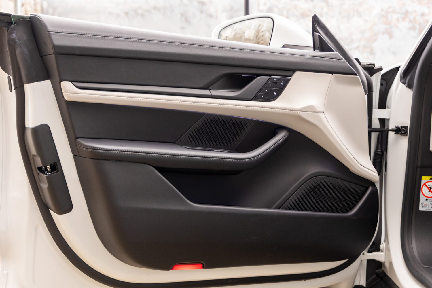 タイカン パフォーマンスバッテリープラス 4+1シート