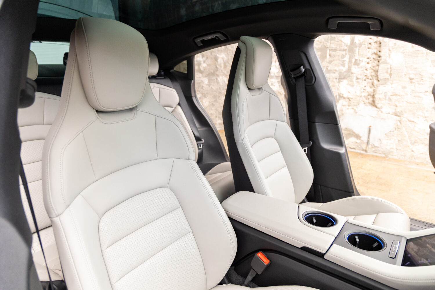 タイカン パフォーマンスバッテリープラス 4+1シート