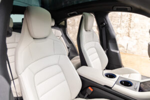 タイカン パフォーマンスバッテリープラス 4+1シート