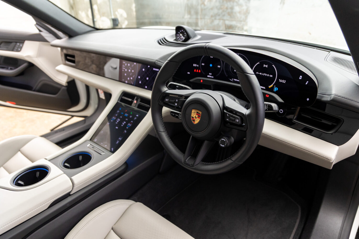 タイカン パフォーマンスバッテリープラス 4+1シート