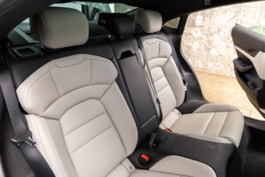 タイカン パフォーマンスバッテリープラス 4+1シート