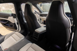 タイカン パフォーマンスバッテリープラス 4+1シート