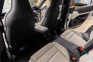 タイカン パフォーマンスバッテリープラス 4+1シート