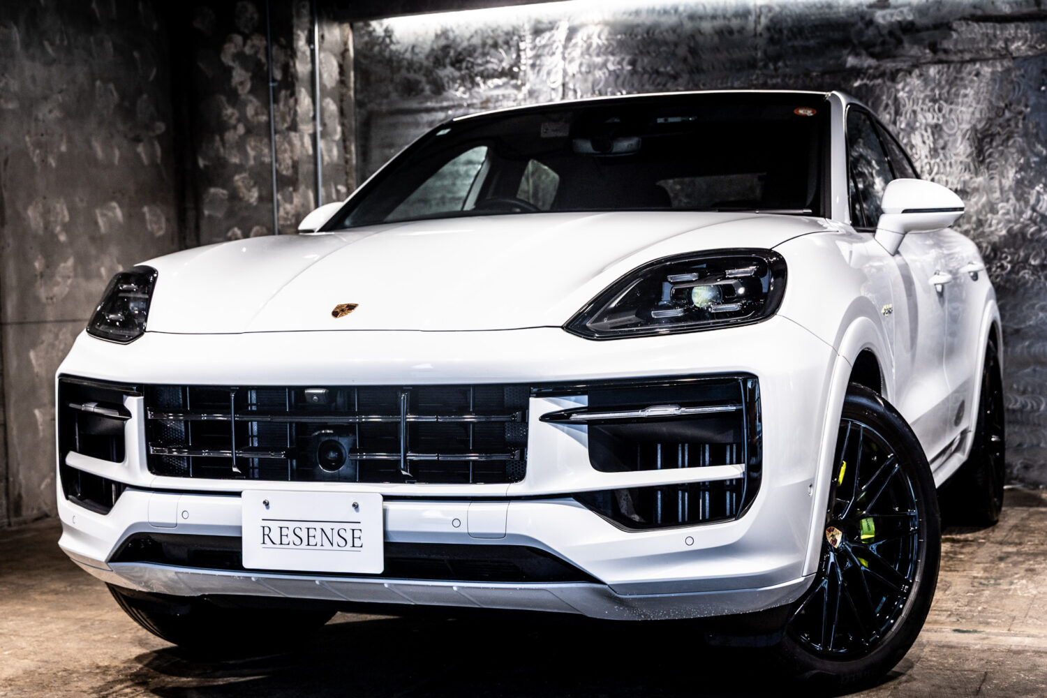 カイエンクーペ E-Hybrid Tip-S リアコンフォートベンチシート 4WD