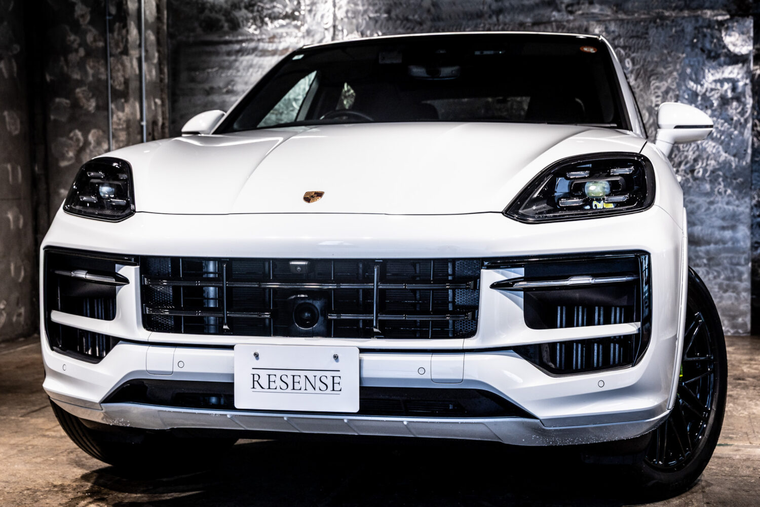 カイエンクーペ E-Hybrid Tip-S リアコンフォートベンチシート 4WD