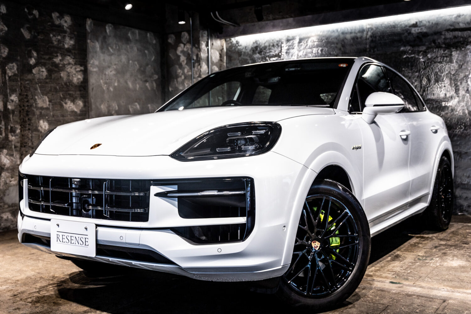 カイエンクーペ E-Hybrid Tip-S リアコンフォートベンチシート 4WD