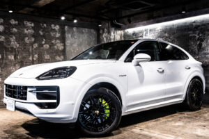 カイエンクーペ E-Hybrid Tip-S リアコンフォートベンチシート 4WD