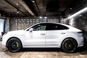 カイエンクーペ E-Hybrid Tip-S リアコンフォートベンチシート 4WD