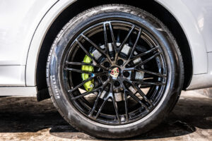 カイエンクーペ E-Hybrid Tip-S リアコンフォートベンチシート 4WD