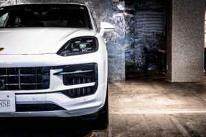 カイエンクーペ E-Hybrid Tip-S リアコンフォートベンチシート 4WD