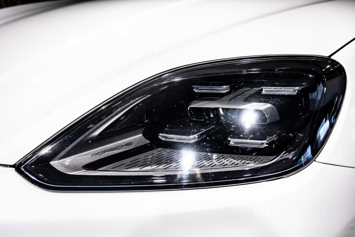 カイエンクーペ E-Hybrid Tip-S リアコンフォートベンチシート 4WD