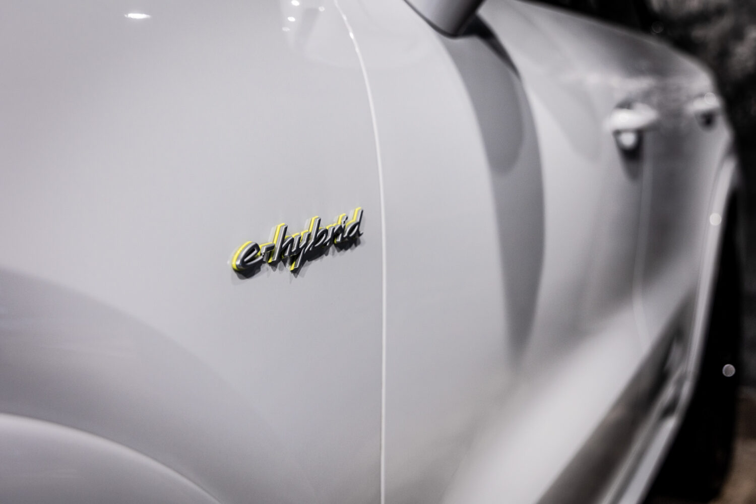 カイエンクーペ E-Hybrid Tip-S リアコンフォートベンチシート 4WD