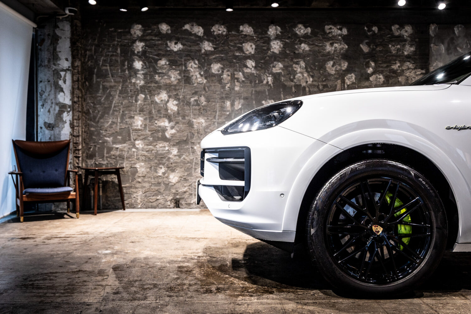 カイエンクーペ E-Hybrid Tip-S リアコンフォートベンチシート 4WD