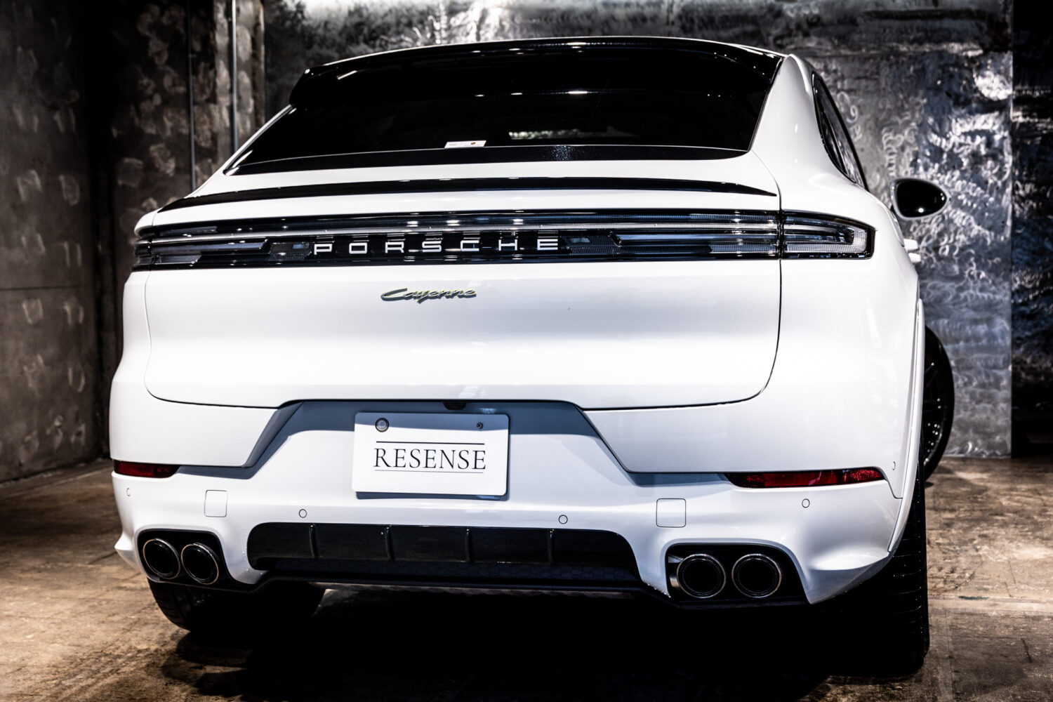 カイエンクーペ E-Hybrid Tip-S リアコンフォートベンチシート 4WD