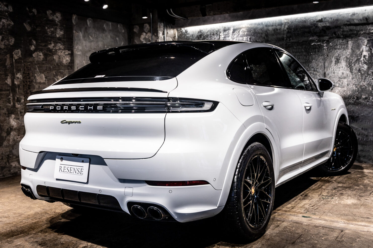 カイエンクーペ E-Hybrid Tip-S リアコンフォートベンチシート 4WD