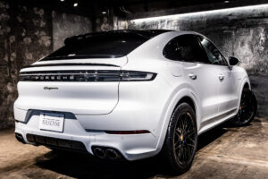 カイエンクーペ E-Hybrid Tip-S リアコンフォートベンチシート 4WD