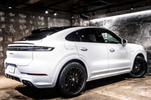 カイエンクーペ E-Hybrid Tip-S リアコンフォートベンチシート 4WD