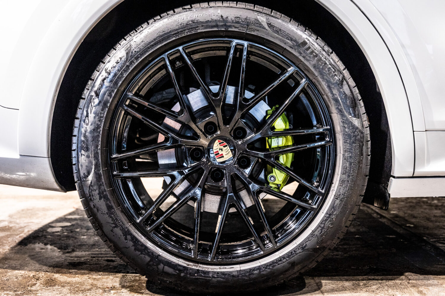 カイエンクーペ E-Hybrid Tip-S リアコンフォートベンチシート 4WD