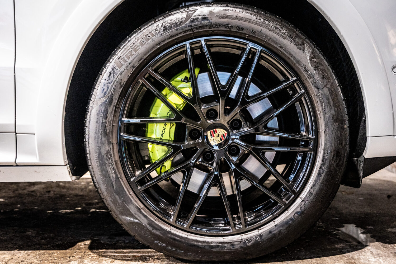 カイエンクーペ E-Hybrid Tip-S リアコンフォートベンチシート 4WD