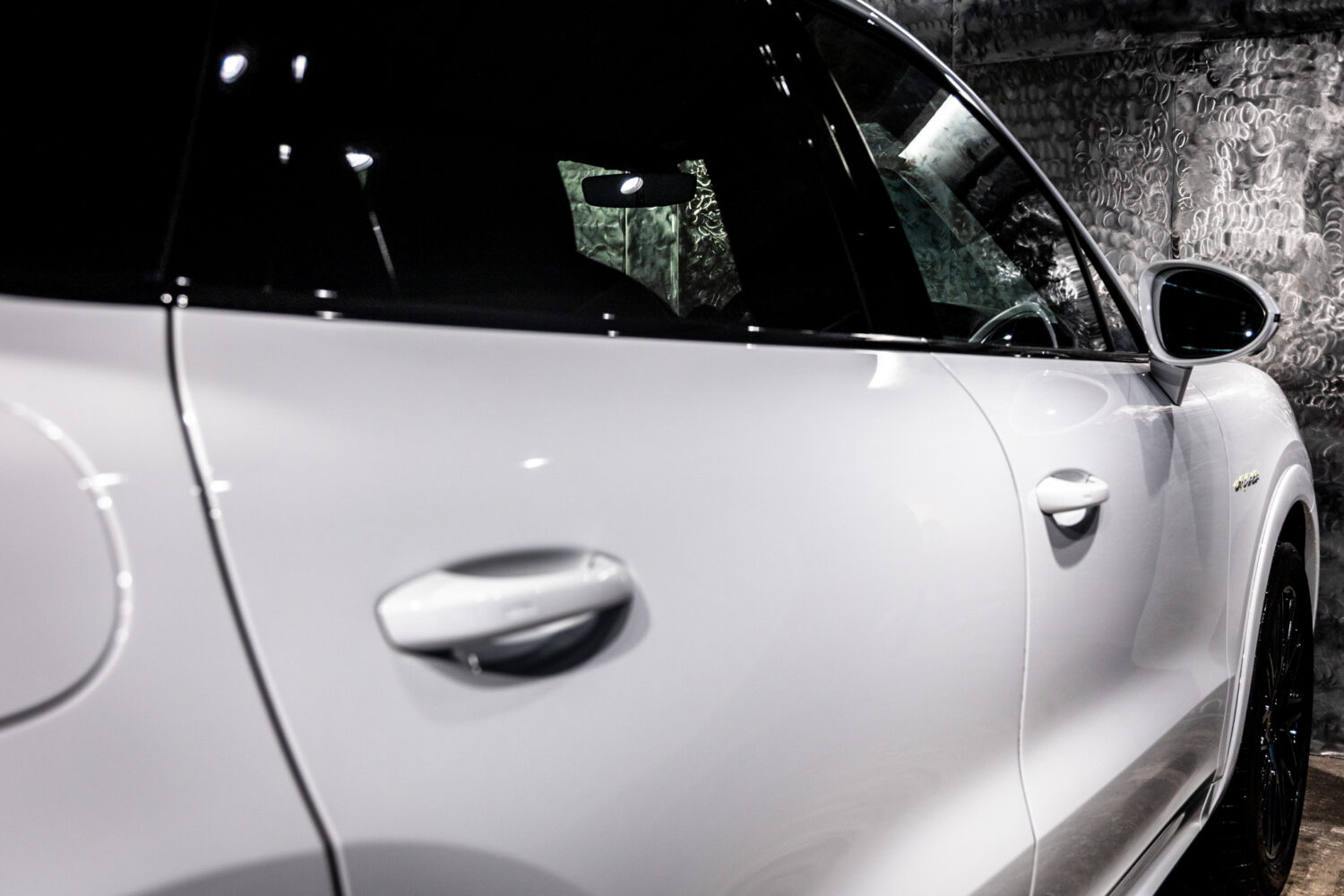 カイエンクーペ E-Hybrid Tip-S リアコンフォートベンチシート 4WD