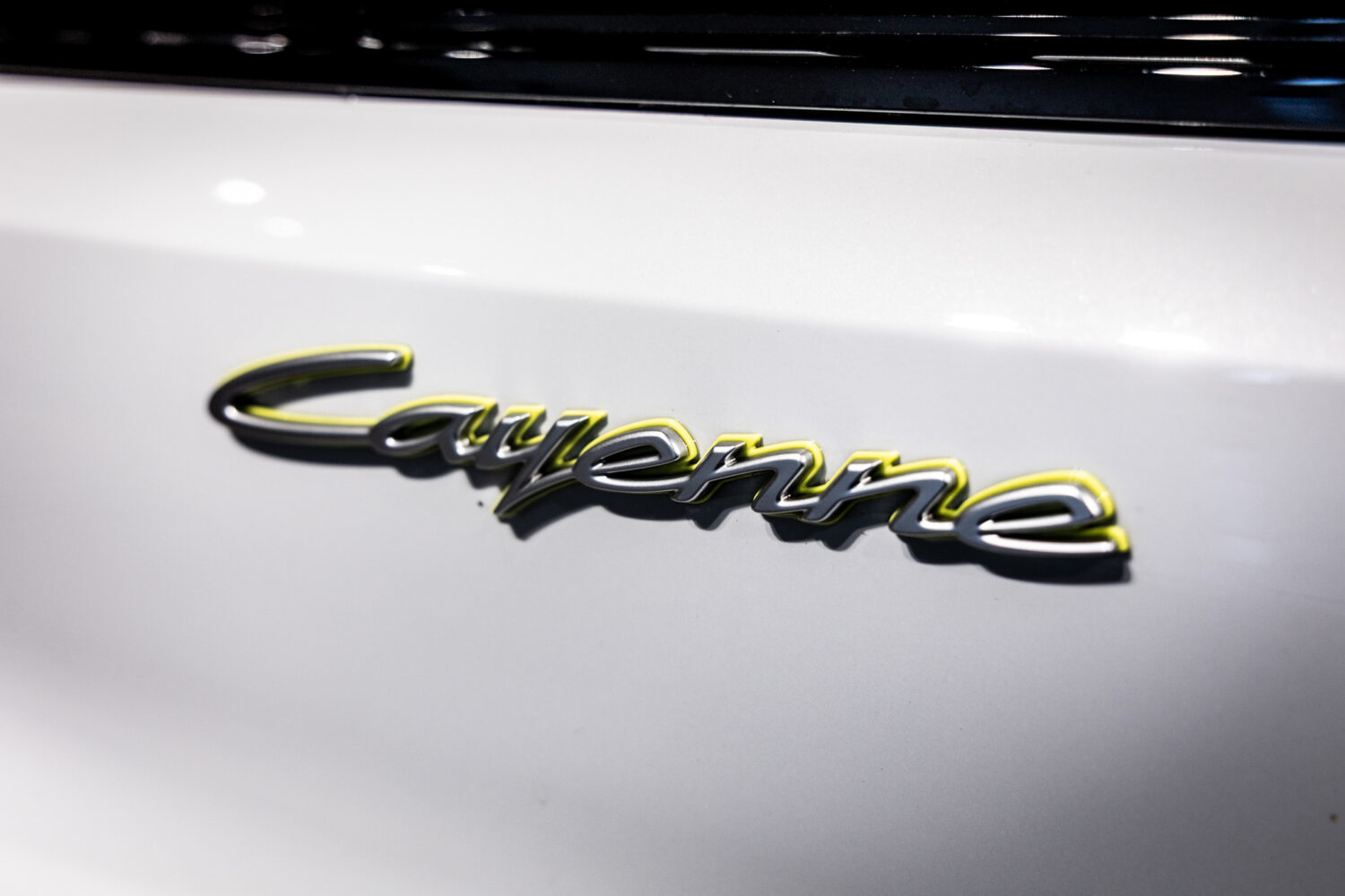 カイエンクーペ E-Hybrid Tip-S リアコンフォートベンチシート 4WD