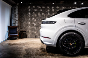 カイエンクーペ E-Hybrid Tip-S リアコンフォートベンチシート 4WD