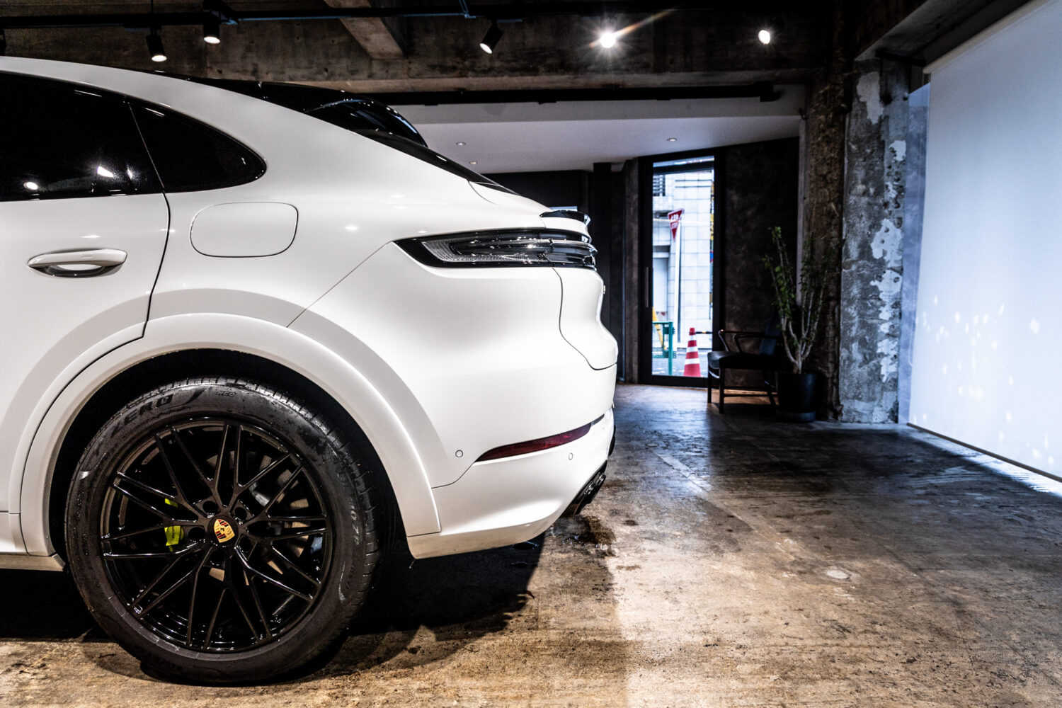 カイエンクーペ E-Hybrid Tip-S リアコンフォートベンチシート 4WD