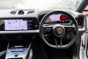 カイエンクーペ E-Hybrid Tip-S リアコンフォートベンチシート 4WD