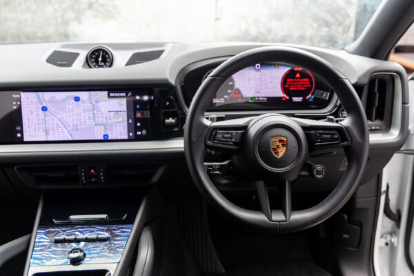 カイエンクーペ E-Hybrid Tip-S リアコンフォートベンチシート 4WD